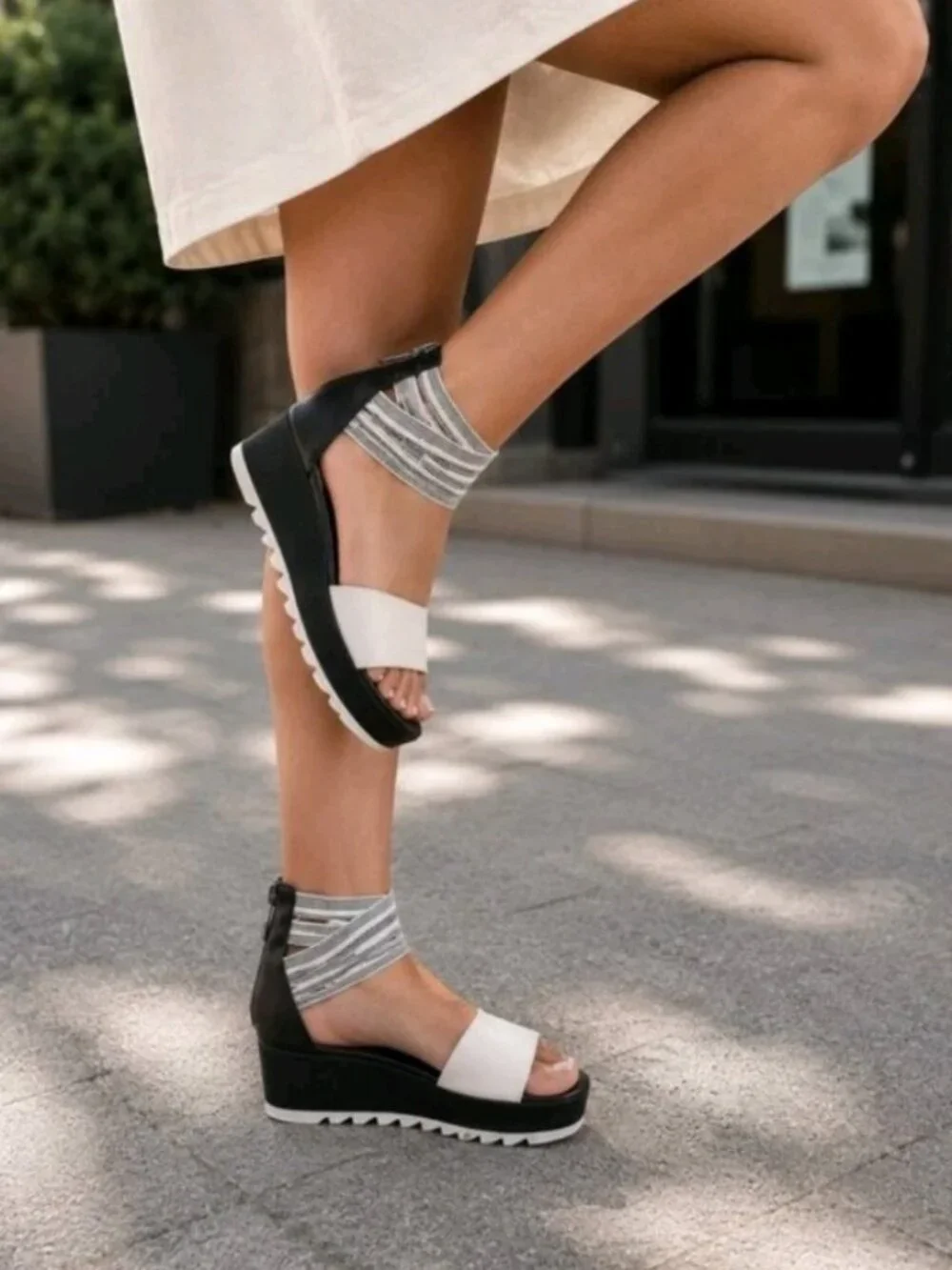 Sorel | Cameron Flatform Ankle Strap Sandal | Black & White | Size 7